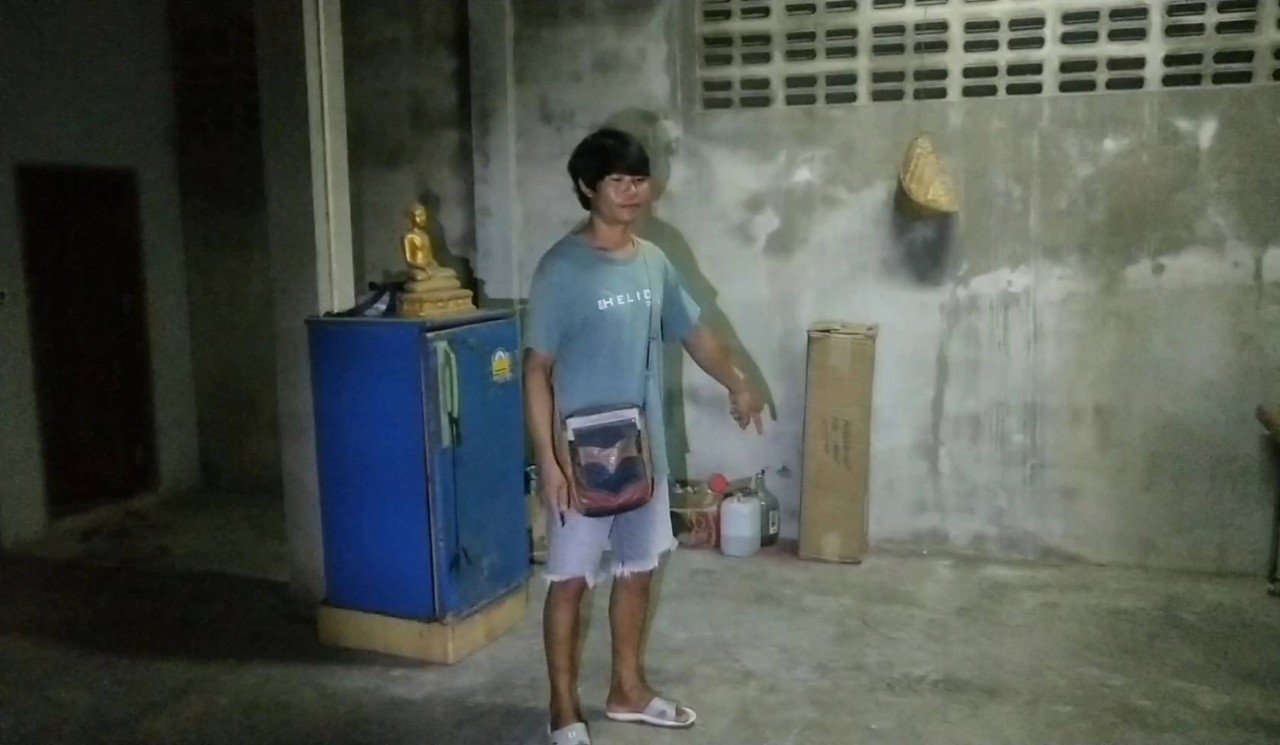 คนร้ายอาศัยช่วงก่อนเคอร์ฟิว​ ลักรถจยย.ชายวัย 38 เสียบกุญแจคาไว้ถึงในร้าน พร้อมทิ้งถุงมือรับทุเรียนไว้ให้ดูต่างหน้า