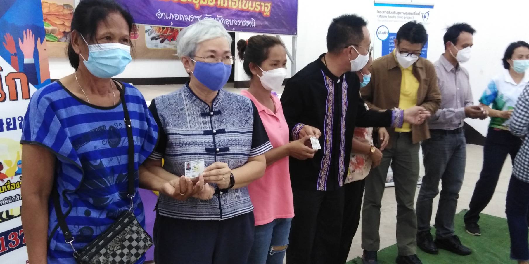 ชาวเขมราฐกว่า 200 คน สุดดีใจ มีบัตรประจำตัวบุคคลครั้งแรกในชีวิต