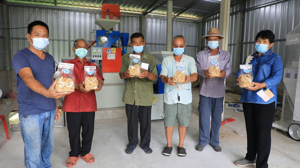 ศูนย์วิจัยข้าวปราจีนบุรี ส่งเสริมเกษตรกรกลุ่มนาแปลงใหญ่ข้าวตำบลเมืองเก่า พัฒนาผลผลิต พัฒนาชีวิตเกษตรกรให้ดียิ่งขึ้น