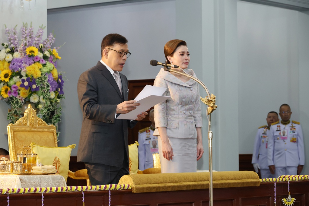 ในหลวง-พระราชินี พระราชทานวโรกาส คณะเอกอัครราชทูต-กงสุลเฝ้าฯ