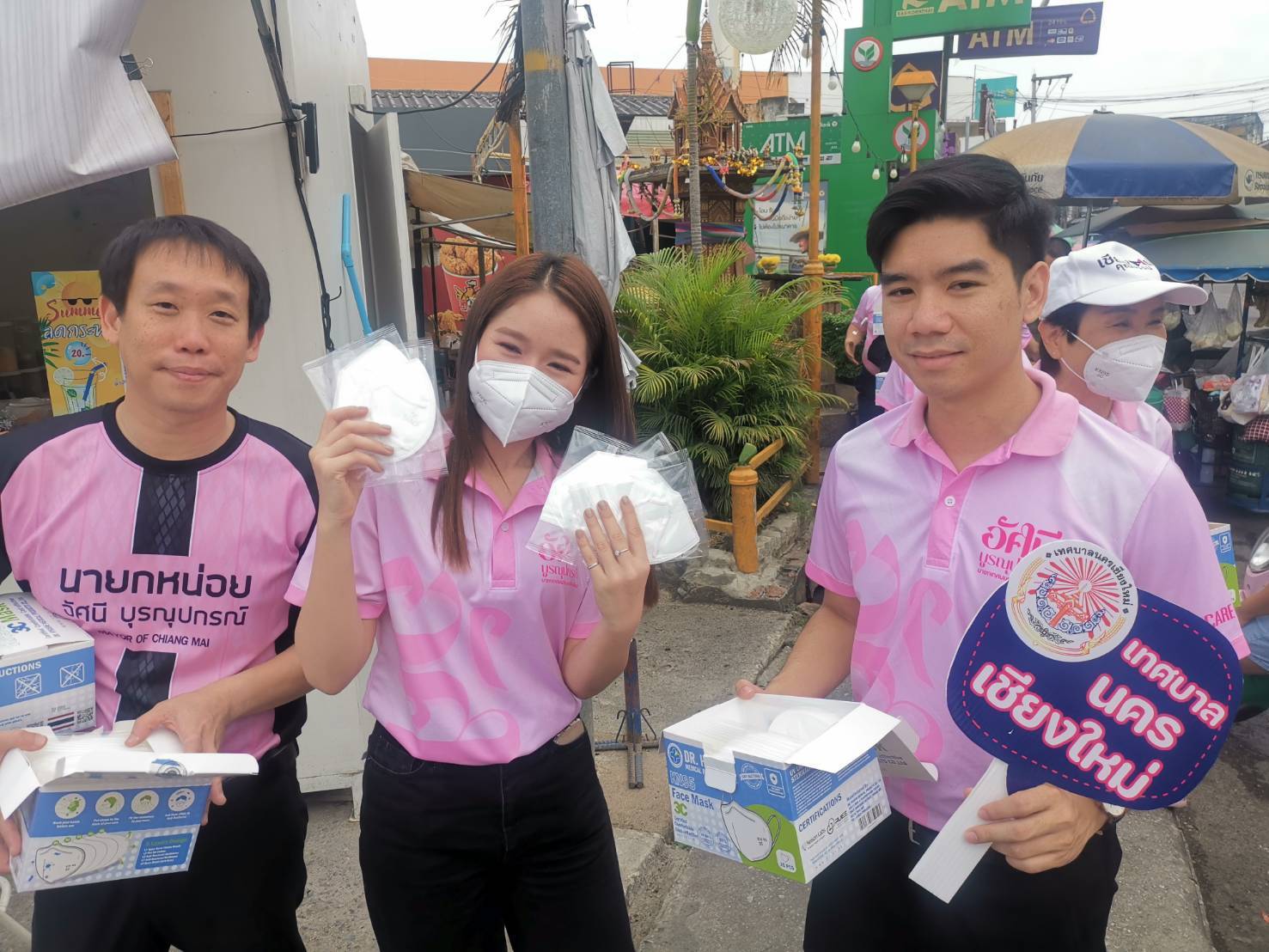 ทน .เชียงใหม่เดินชุมชนแจกแมสป้องกันฝุ่น PM 2.5