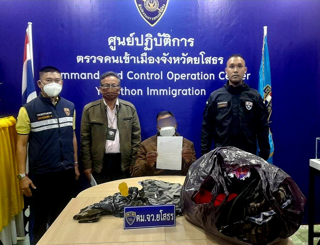 ตม.ยโสธร จับชาวต่างด้าวเร่ขายเสื้อผ้า แจ้งข้อหาทำงานผิดกฎหมาย