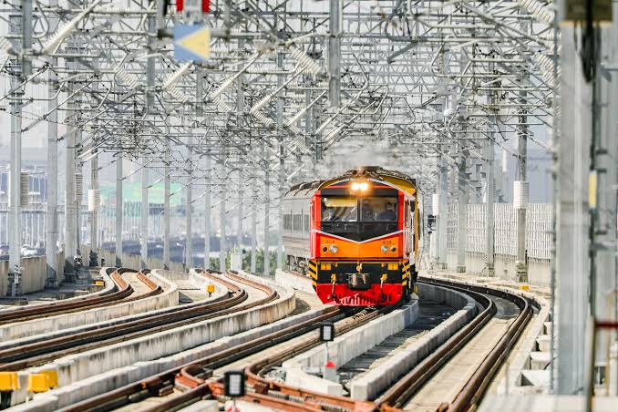 รถไฟฯ จัดขบวนรถไฟฟรี 6 ขบวน-จอดรถฟรีที่ลานจอดรถใต้ดินสถานีกลางกรุงเทพภิวัฒน์
