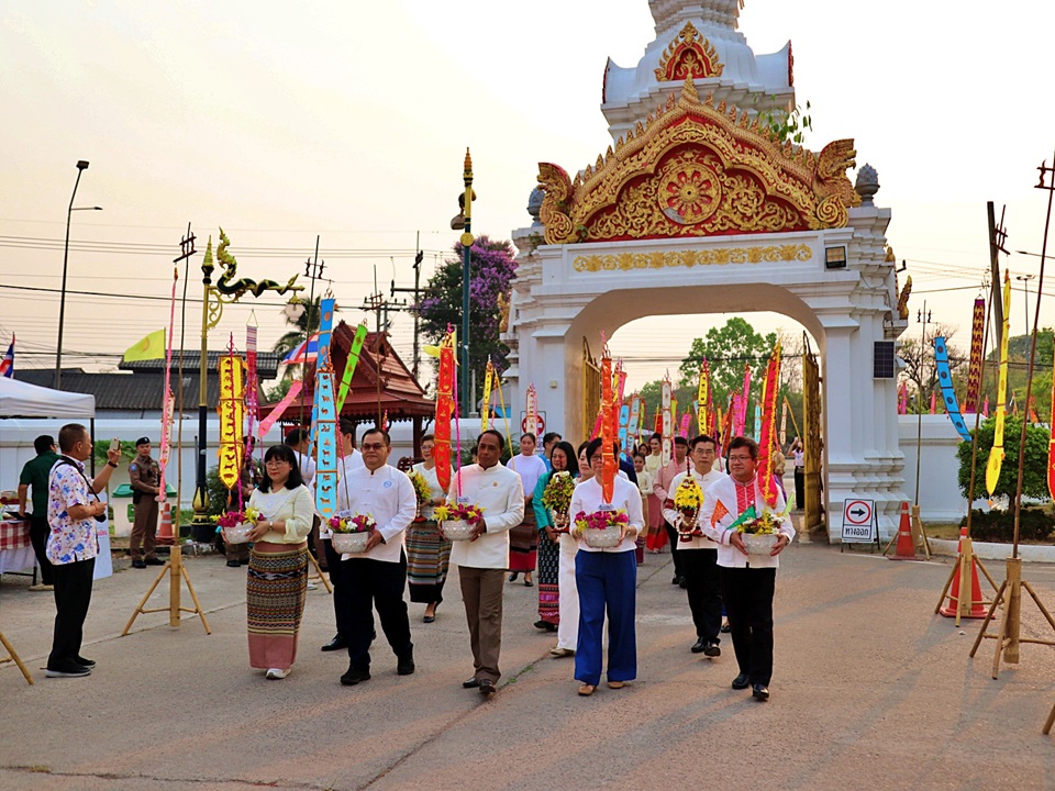 ททท.สำนักงานเชียงรายจับมือวัดศรีโคมคำจัดกิจกรรมสงกรานต์ตานตุง ไหว้สา ปูจาพระเจ้าตนหลวง 2568
