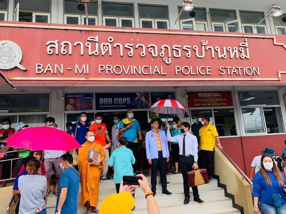 ชาวบ้านหมี่แจ้งความเอาผิด ‘ครูบาบุญเลิศ’ แต่งกายเลียนแบบพระสงฆ์ ออกหาเรี่ยไร