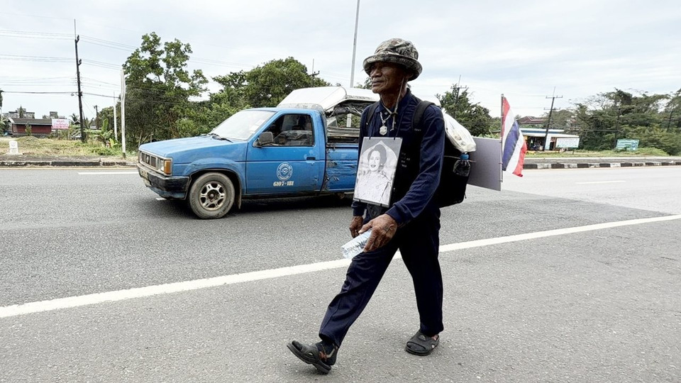 อดีตทหารผ่านศึกตราด วัย 60 เดินเท้า 345 กม. ถวายอาลัยแม่หลวง คาดถึงกรุงเทพฯ ใน 5 วัน