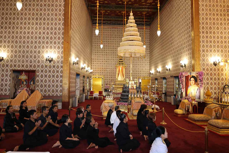 พสกนิกรกราบถวายบังคมพระบรมศพ “พระพันปีหลวง” อย่างต่อเนื่อง รวม 617,466 คน 