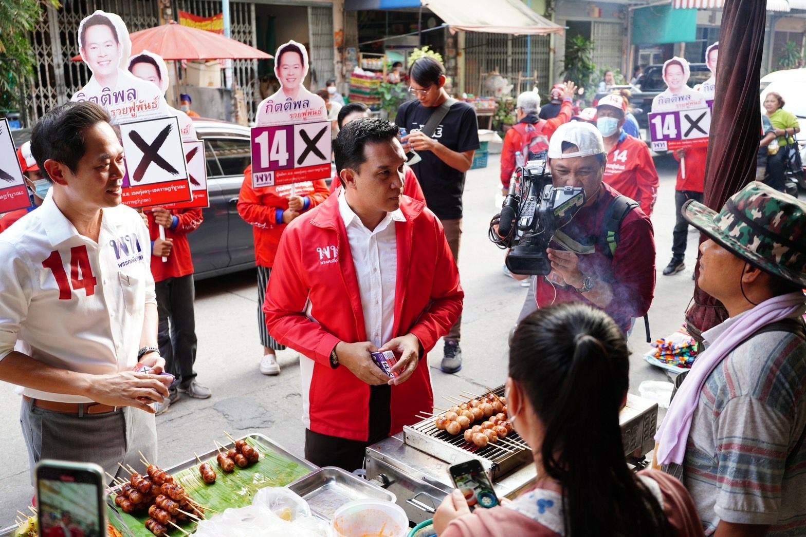 ปชช.ตะโกนเชียร์ ‘เพื่อไทย’ ตลอดทางประชาอุทิศ ‘ดนุพร’ ลั่นไม่กลัวกลโกง เชื่อสังคมพร้อมเป็นหูตา