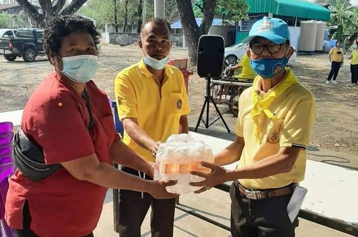 กาชาดลพบุรี มอบถุงยังชีพแก่ผู้ประสบวาตภัย 3 ตำบล ในอำเภอบ้านหมี่ 