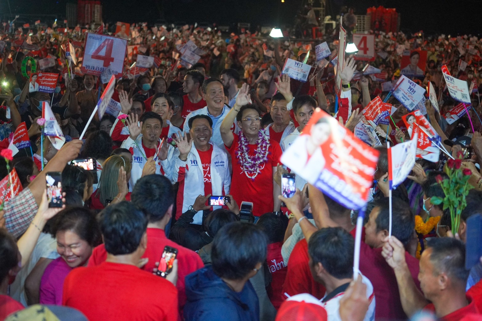 ‘ชาวท่ามะกา’ ร่วมหมื่นตะโกนขานรับนโยบาย ‘เพื่อไทย’ ปราบยาเสพติด ‘เศรษฐา’ ลั่น ‘กัญชา’ มอมเมาปชช.