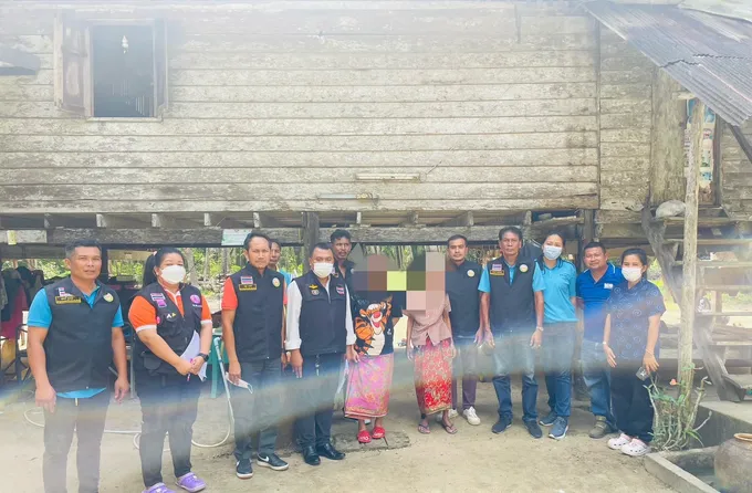 พม.สุราษฎร์ธานี มอบของขวัญปีใหม่ ให้ผู้สูงอายุและกลุ่มเปราะบาง ปรับสภาพแวดล้อมที่อยู่อาศัย         