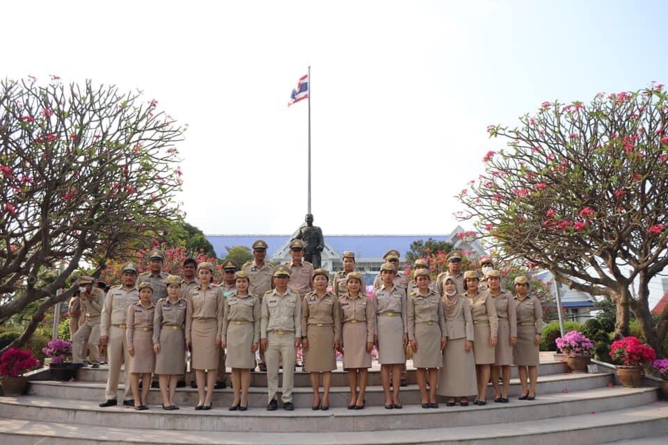 อ่างทอง จัดพิธีถวายราชสักการะ เพื่อน้อมรำลึกในพระมหากรุณาธิคุณ ร.5 เนื่องในวันท้องถิ่นไทย 