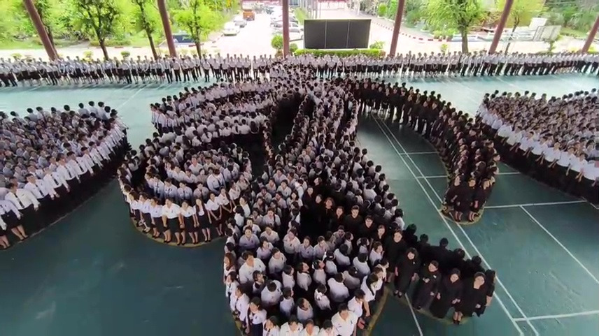 อาชีวะอุดรแปรอักษรถวายอาลัย “สมเด็จพระพันปีหลวง” สะท้อนพลังสามัคคีแห่งความจงรักภักดี 