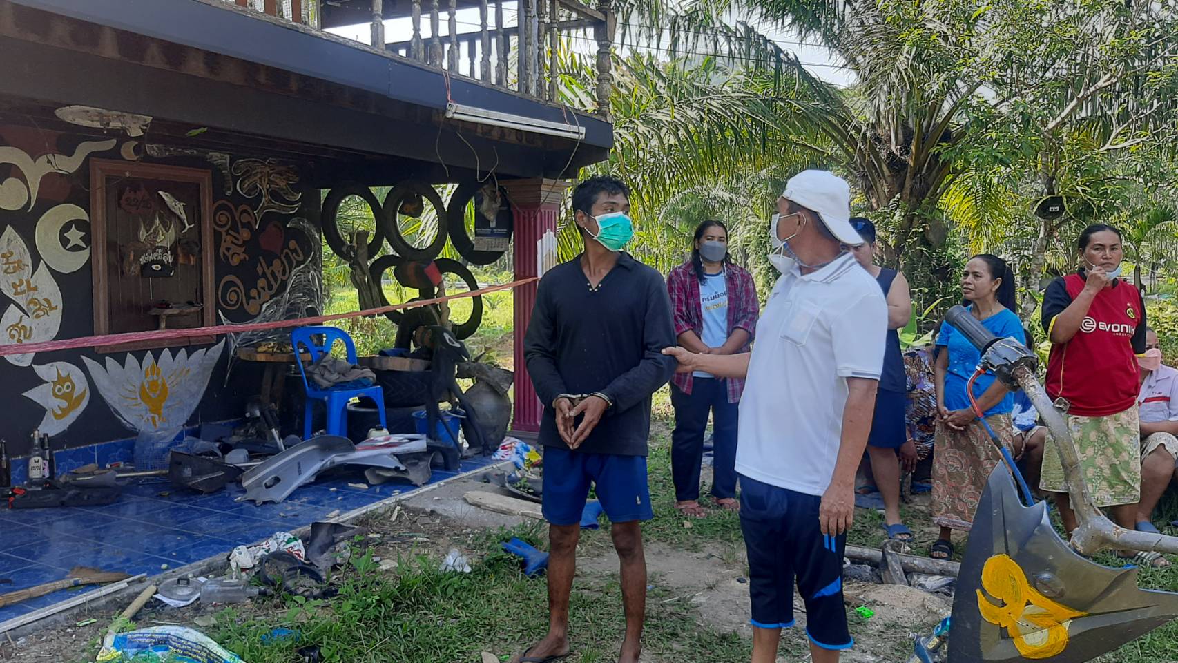 หึงโหด! สุดเศร้าผัวหักขาโต๊ะทุบตีเมียดับรับวันครอบครัว อ้างหึงหวงเห็นเมียนั่งจู๋จี๋ชายอื่น