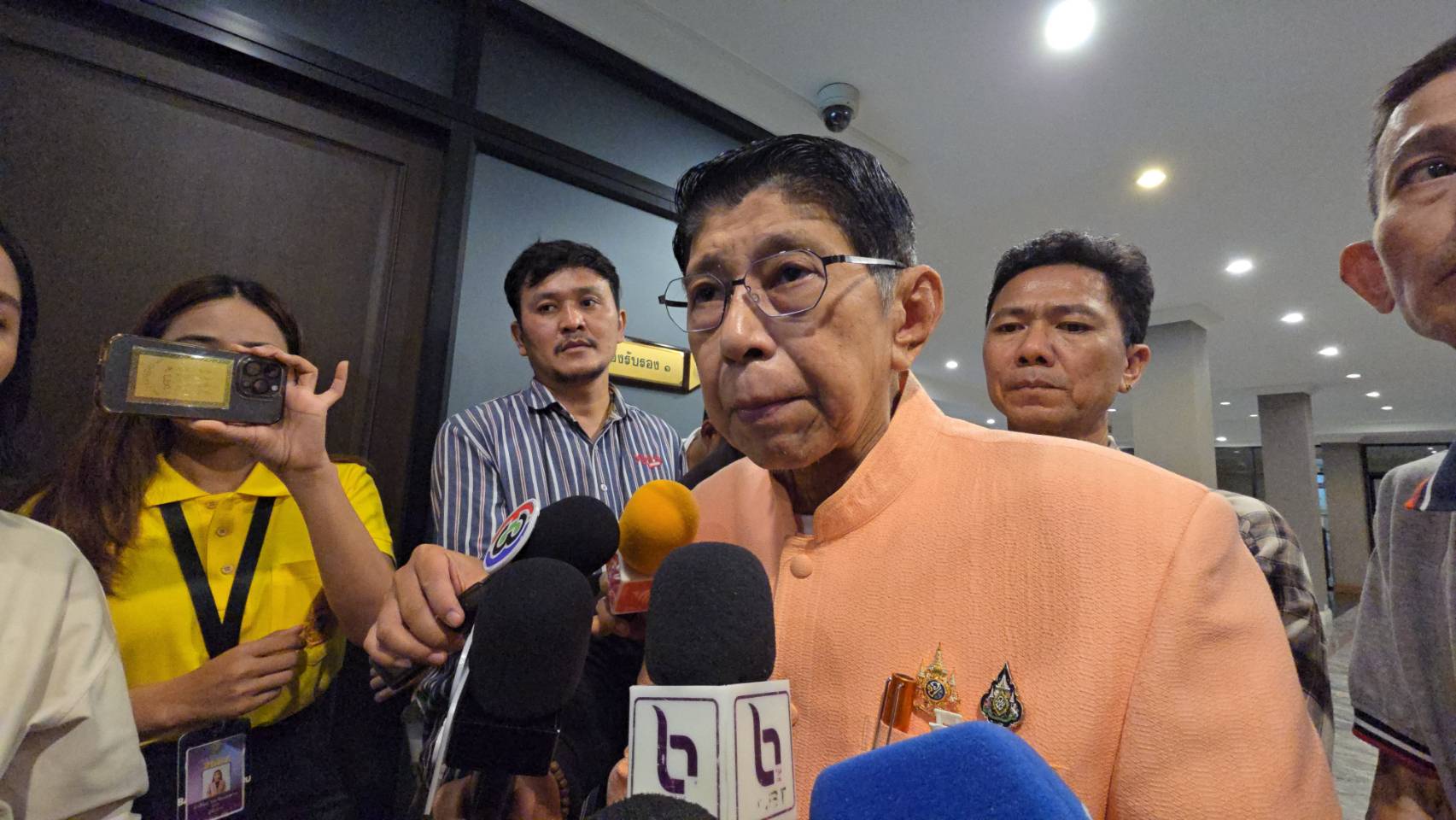 "วิษณุ​" ชี้​ "สว.ชุดเก่า" ยังประชุมต่อได้​ ย้ำหมดเวลาทำงานต่อเมื่อ "ชุดใหม่" ปฏิญาณตน​ 