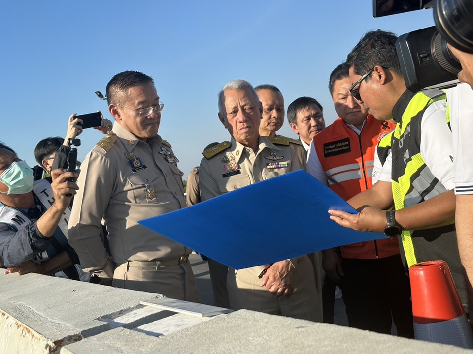 “พิพัฒน์” ลงพื้นที่ HTOC – M6 ติดตามสภาพการจราจรทั่วประเทศ ย้ำเดินทางสะดวก ปลอดภัยทุกเส้นทาง