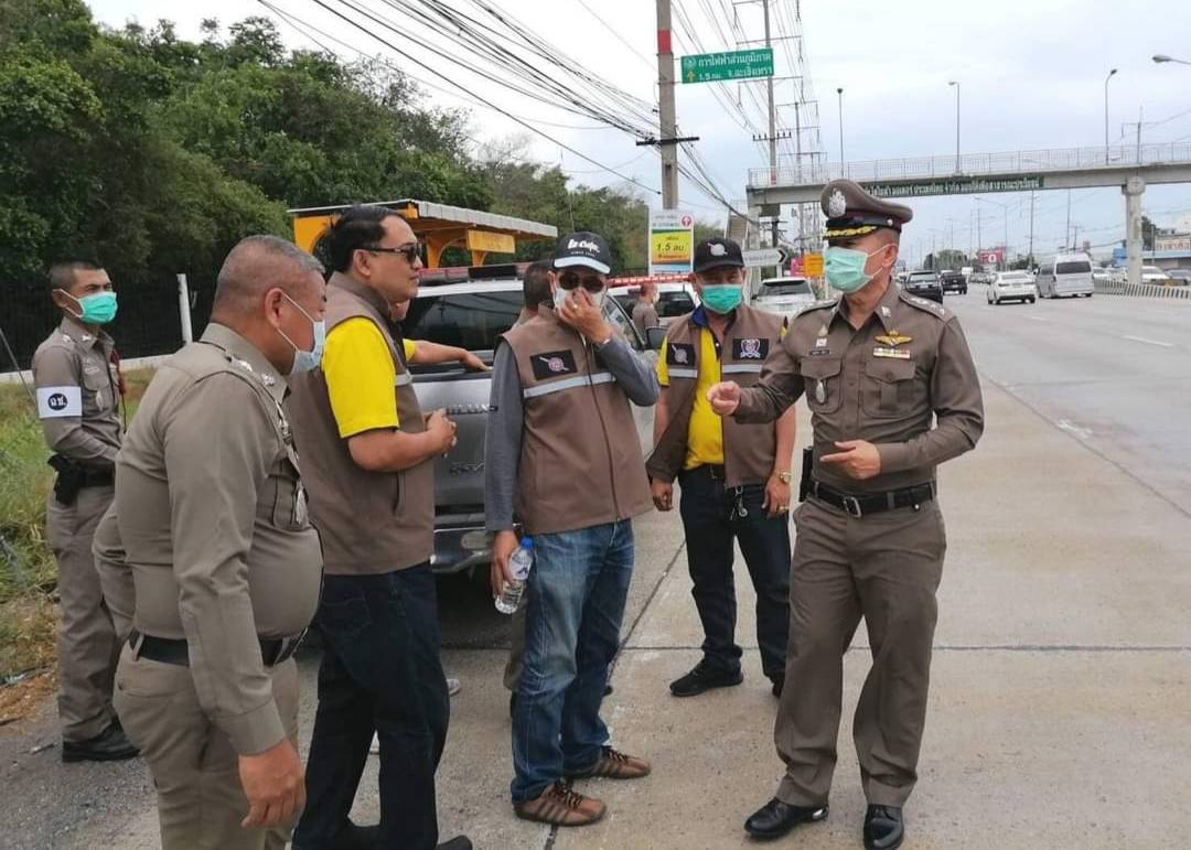 ผกก.พร้อมเจ้าหน้าจราจร วางแผนประชาสัมพันธ์แก่ผู้ใช้รถป้องกันปัญหาการจราจรแออัด