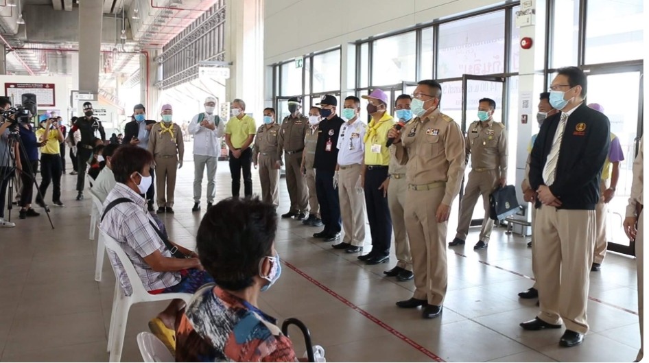 ผู้ป่วยโควิด-19 รายที่ 3 ของขอนแก่นกลับบ้านแล้ว หลังอาการดีขึ้นจนปรกติ​ ขณะที่กักตัวกลุ่มผีน้อยคงเหลือเพียงกว่า 1,000 รายเท่านั้น 