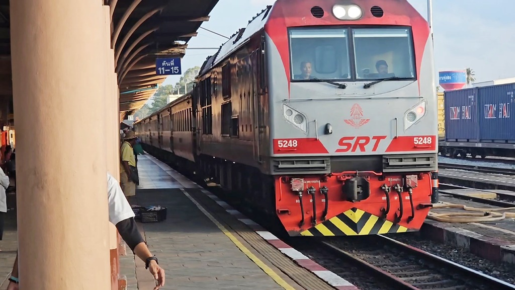 รถไฟทุ่งสงแน่นทุกขบวน ปชช.เดินทางกลับบ้านสงกรานต์คึกคัก