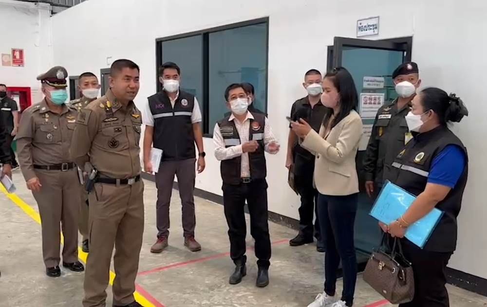 “บิ๊กโจ๊ก”ลุยค้นโรงงานเย็บผ้าพื้นที่แม่สอด ส่อบังคับใช้แรงงาน