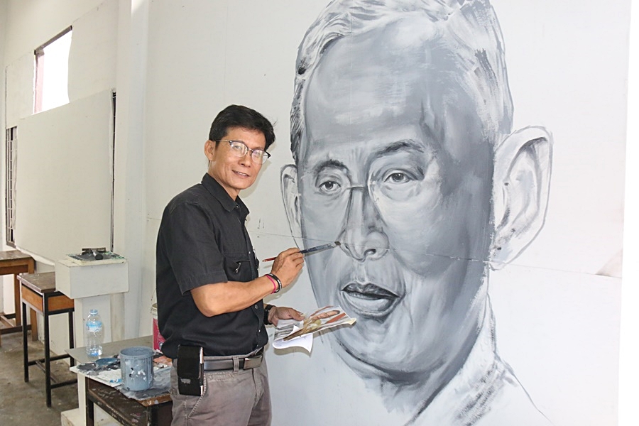 เลยพิทยาคม จิตอาสาวาดรูป “พ่อ”