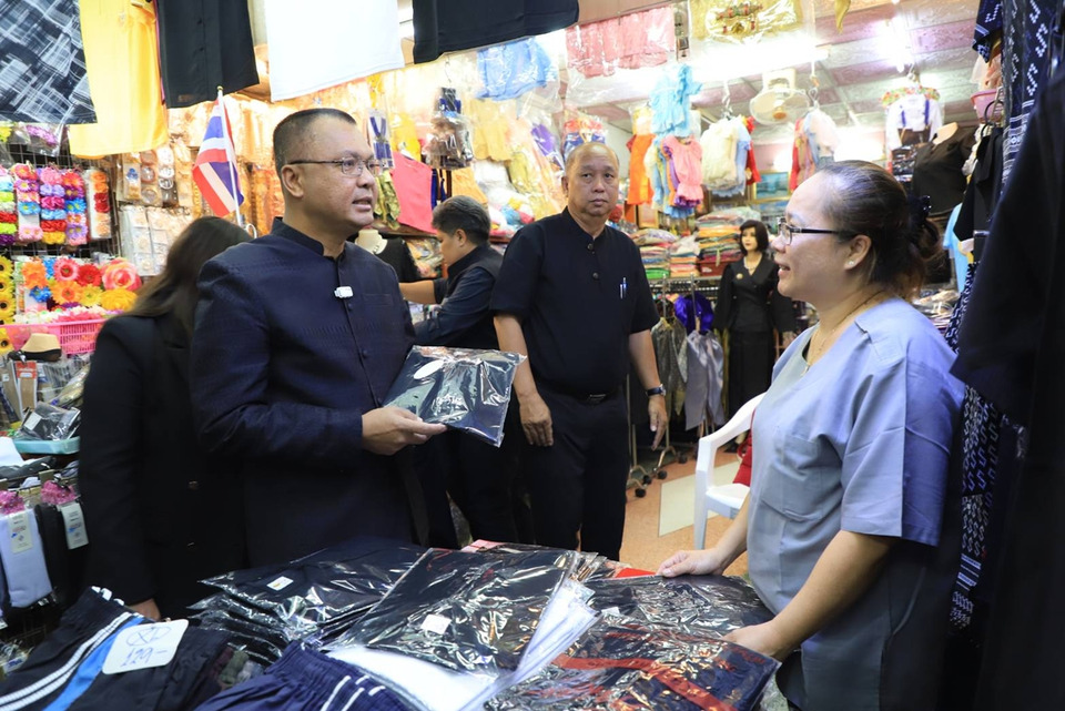 รองผู้ว่าฯ ลพบุรี ลงพื้นที่คุมราคาชุดดำ ป้องกันฉวบโอกาสเอาเปรียบประชาชน
