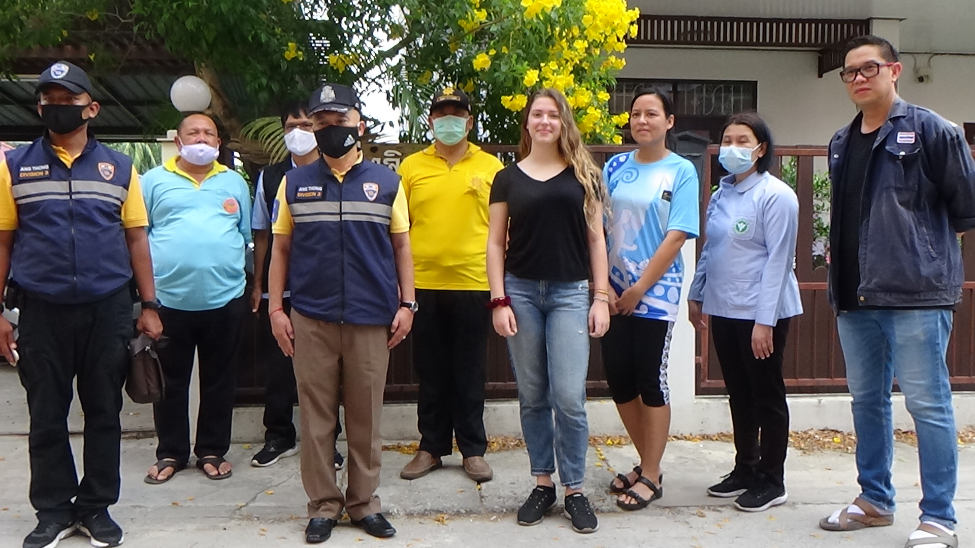 ทีมประเทศไทยอำนวยความสะดวกนักเรียนแลกเปลี่ยนชาวสเปนที่ตกค้าง จากการแพร่ระบาดของเชื้อโรคไวรัสโคโรนา2019 (โควิด-19)