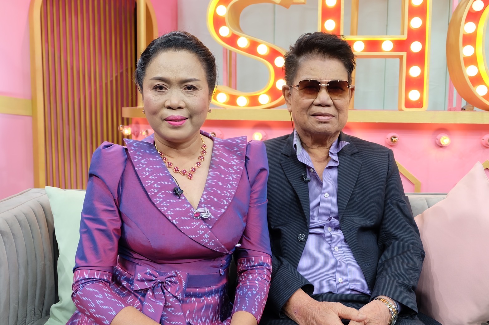 'ครูชลธี' เปิดใจชีวิตถึงทางตัน โดนเด็กหลอกหมดเงินนับ 10 ล้าน สุดท้ายกลับมาหาครูปุ้มเมียที่เคยฟ้องหย่า!