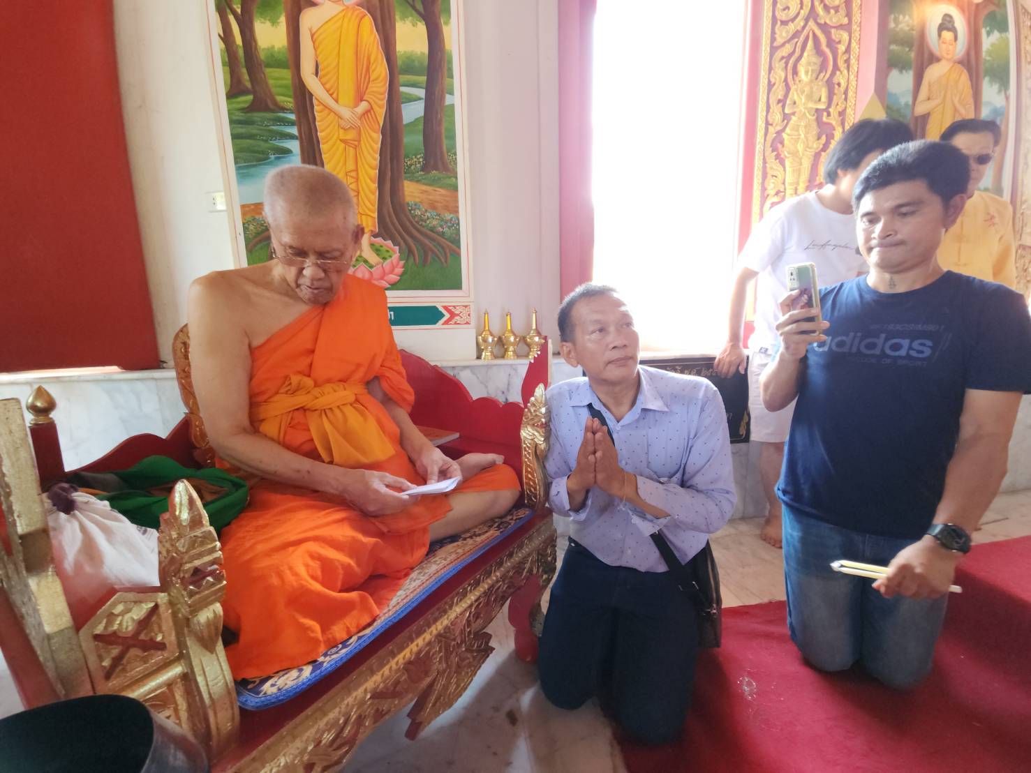 วัดบึงตาต้า อ.ปลวกแดง จ.ระยอง จัดพิธีพุทธาภิเษกวัตถุมงคลเหรียญเจริญพรบนเนื้อทองคำ และเหรียญน้ำเต้าใหญ่เนื้อทองคำ