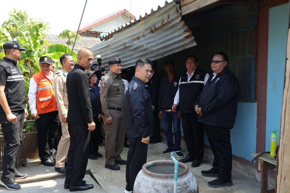 “วราวุธ” ลงพื้นที่สุพรรณบุรี ขอบคุณทุกภาคส่วนเร่งช่วยผู้ประสบภัยพายุ เร่งปลดล็อกเงินเยียวยา