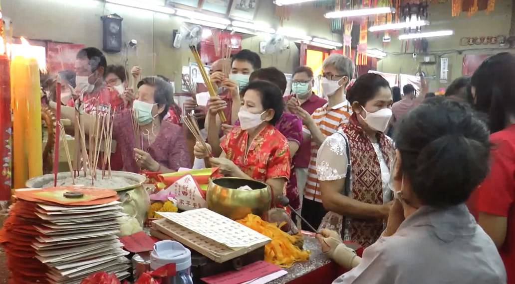 พุทธศาสนิกชนชาวไทยเชื้อสายจีนทั่วสารทิศรับ เตี๊ยบ พาสปอร์ตสู่สวรรค์หนึ่งเดียวในไทย พร้อมแห่นมัสการรอยพระพุทธบาท 