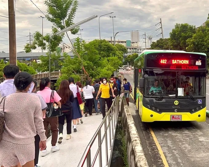 เดินหน้าสร้างสถานีรถ BRT ปรับระยะวิ่ง พบผู้โดยสารวันละ 9 พันคน รายได้ 1 แสน/วัน