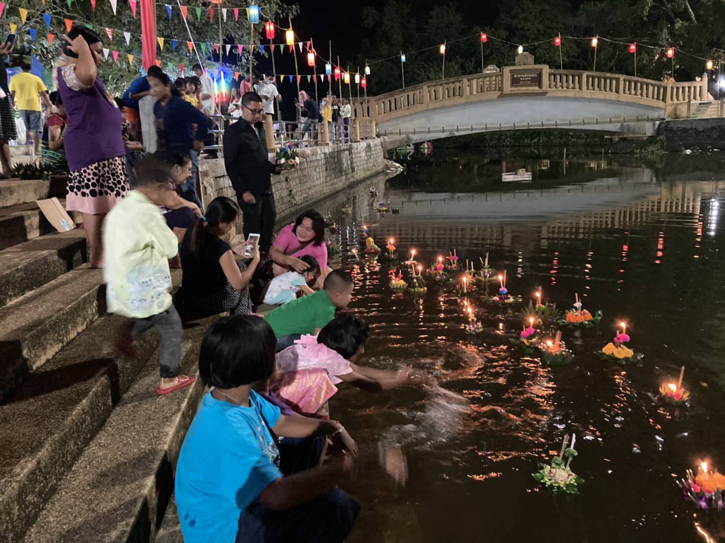  ชาวตำบลหน้าถ้ำ ร่วมลอยกระทงอนุรักษ์ประเพณีไทย
