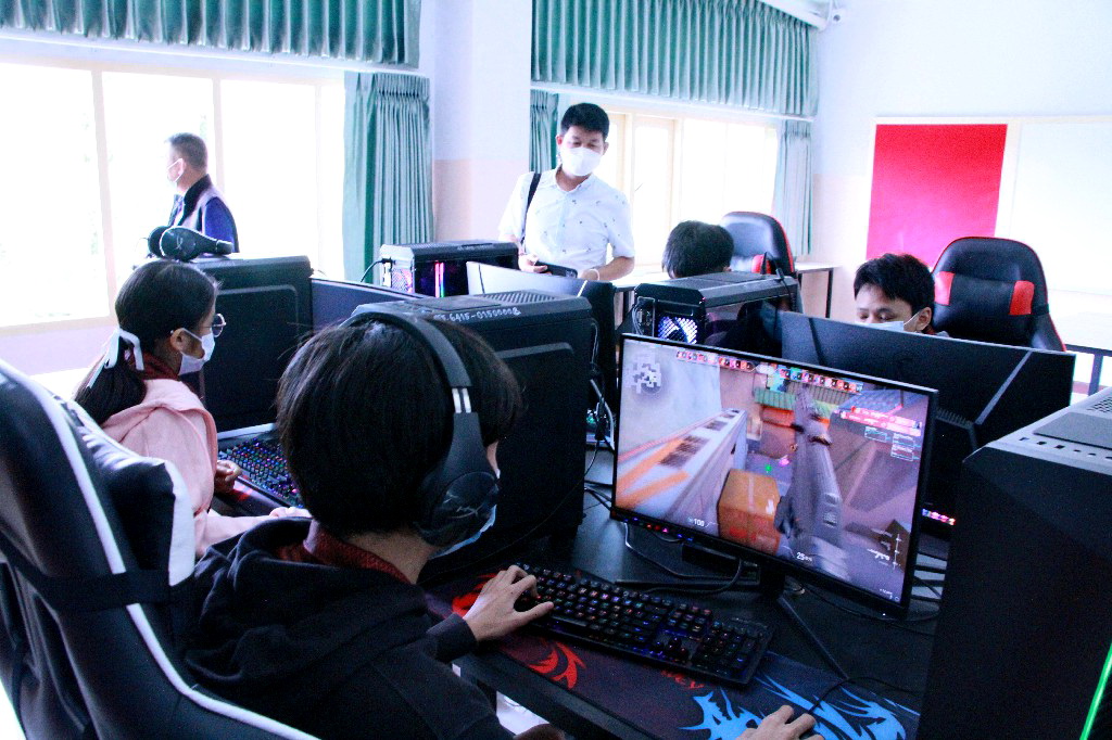 ชาวเน็ตแห่แชร์ภาพห้องเรียน e-Sports  โรงเรียนสิรินธร ผอ.เผยนร.ให้ความสนใจเรียนเป็นจำนวนมาก