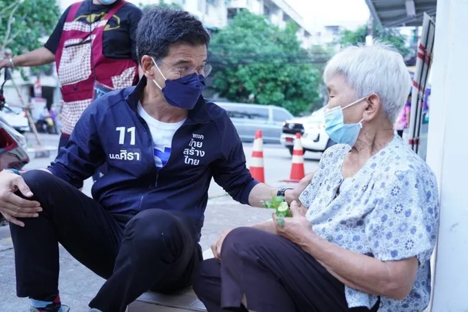 "ศิธา" ลุยย่านการค้าพหลโยธินซอย 1 อ้อนพ่อค้าแม่ค้า ขอเป็นทางเลือกใหม่ทางรอดของประเทศ