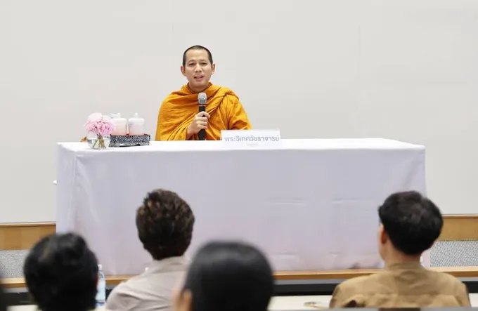 กรุงเทพประกันภัยกราบอาราธนาพระวิเทศวัชราจารย์สาธยายธรรม วิถีธรรม วิถีแห่งการดำเนินชีวิต และเยี่ยมชมพิพิธภัณฑ์กรุงเทพประกันภัย  