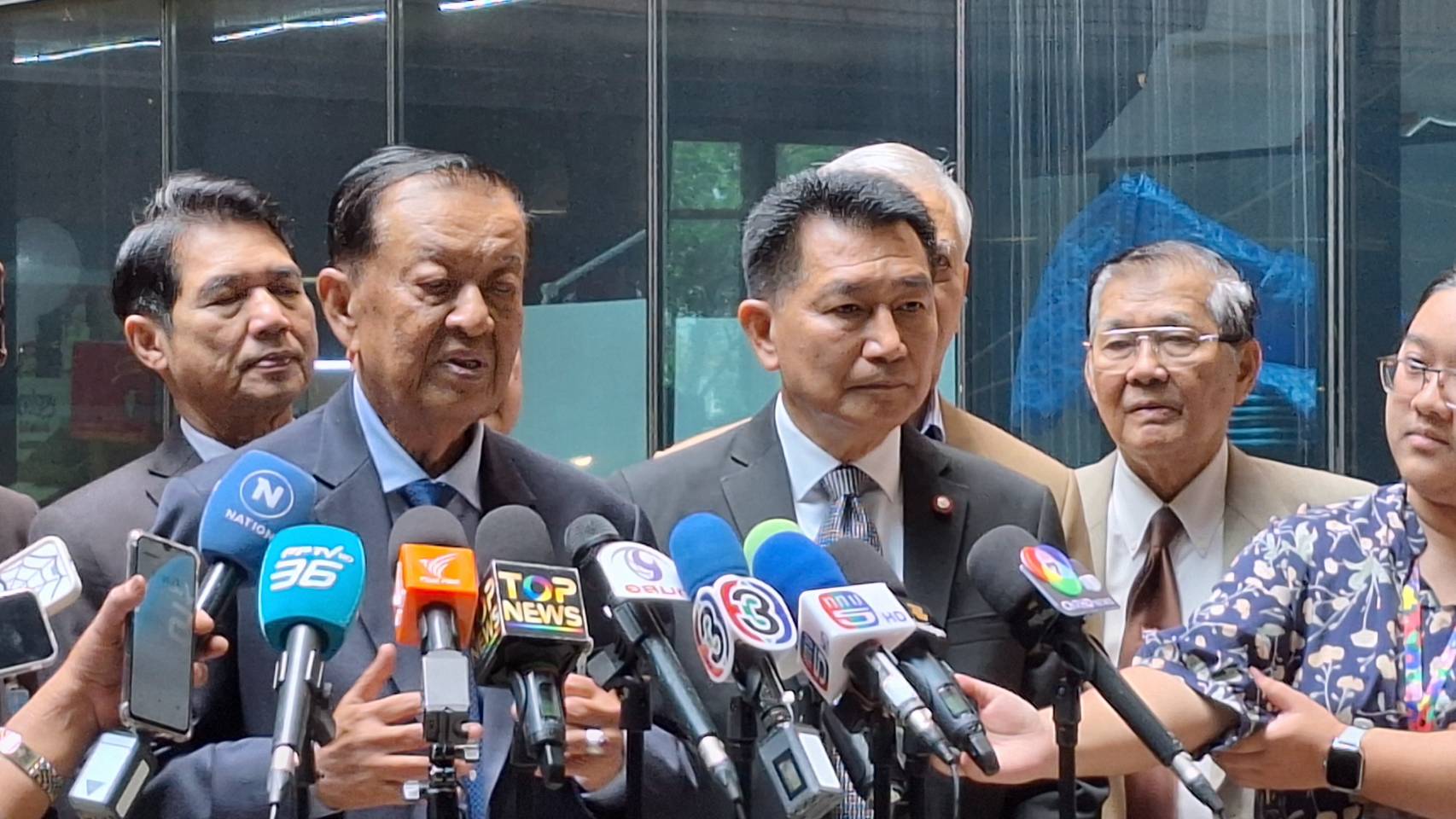 “วันนอร์” รับนัด “กมธ.พัฒนาการเมืองฯ” คุยแก้รธน.27 พ.ย. เตรียมคุย “วิป3ฝ่าย” วางกรอบงานต้นธ.ค.ก่อนเปิดสภาฯ 