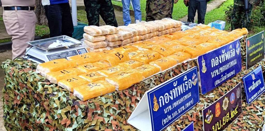 นรข.เขตนครพนม จับยาบ้า 4 แสนเม็ด-ไอซ์ 36 กก.