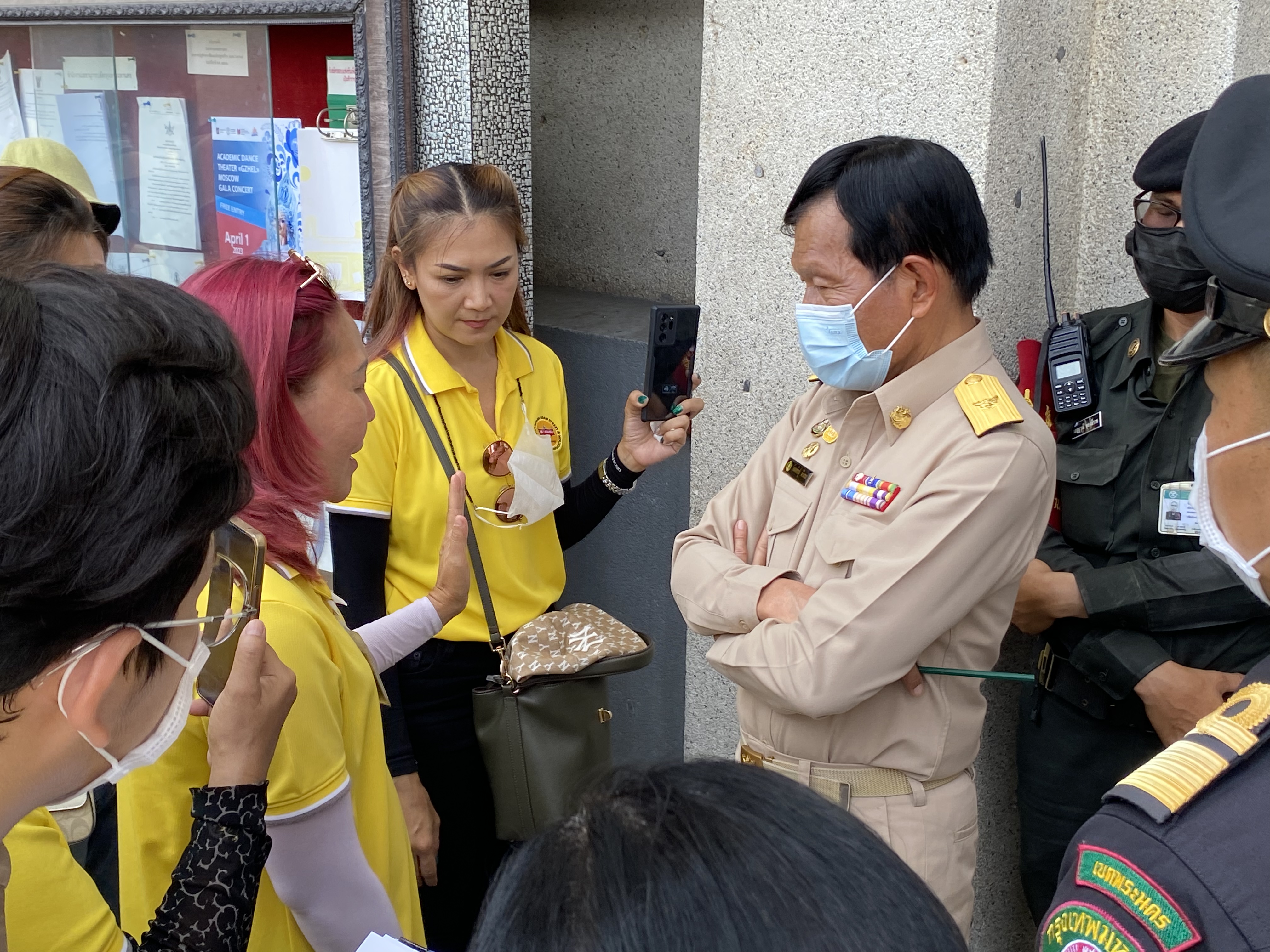 กทม.สั่งสอบทุจริต กรณีเทศกิจรีดเงินผู้ค้าถนนข้าวสาร