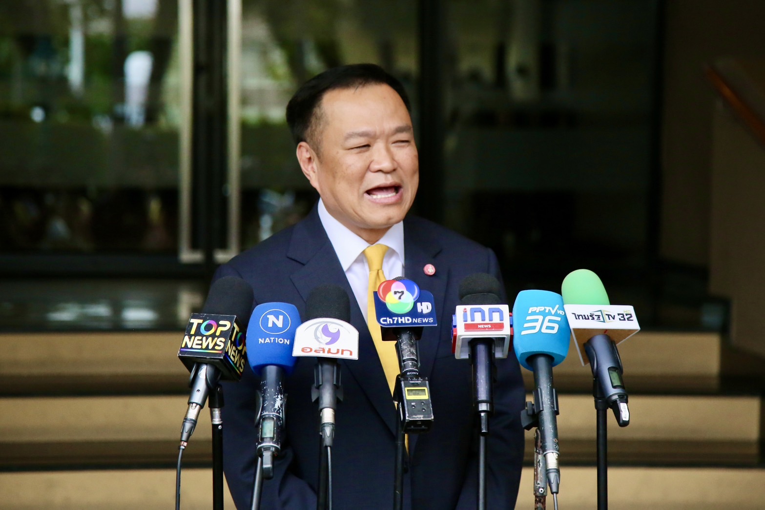 'อนุทิน' เผย ' วัน อยู่บำรุง' มีพรรคสังกัดแล้ว ยันไม่ใช่ภูมิใจไทย ตัดพ้อ กทม. สู้ไม่ได้ ปชช.ไม่ให้โอกาส หลังโพลสำรวจชื่อรั้งบ๊วยตลอด 