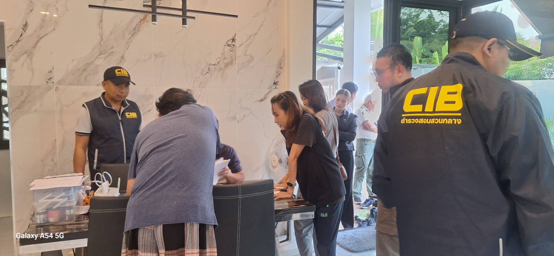 ปทส.บุกค้นบ้านหรูริมแม่กลองซุกสัตว์ป่าหายากจากอเมริกาใต้ร่วมครึ่งร้อยมูลค่ากว่า 3 ล้าน สารภาพสั่งซื้อทางเฟซบุ๊ก