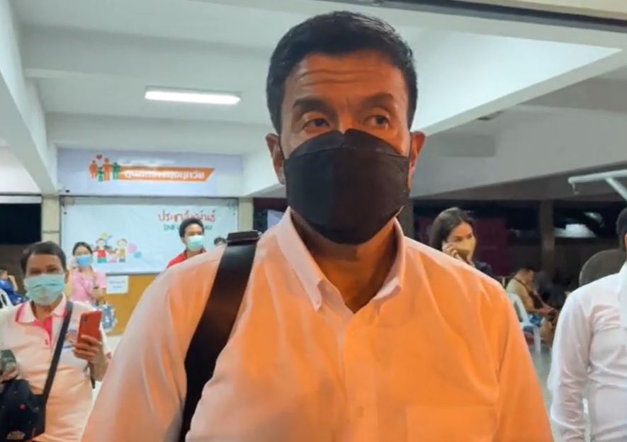 'ชัชชาติ'แอบกลับมาเยี่ยมผู้ประสบภัยไฟไหม้ชุมชนบ่อนไก่