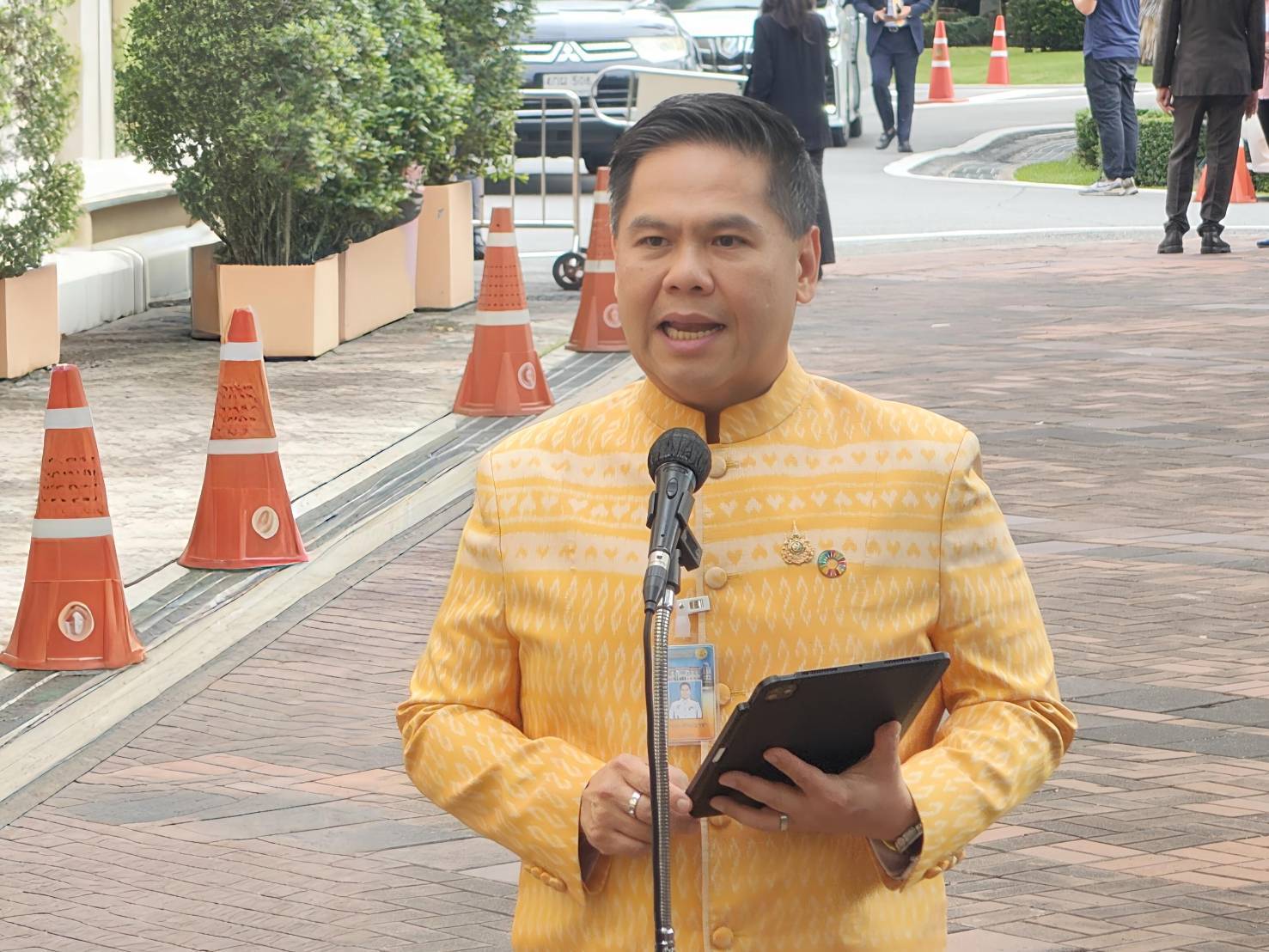 “วราวุธ” เปิดโปรฯ พิเศษ ของ การเคหะแห่งชาติ ให้ กลุ่มเปราะบาง - คนจบใหม่อยากมีบ้าน ลดค่าเช่าใน 30 โครงการ 3,339 หน่วย
