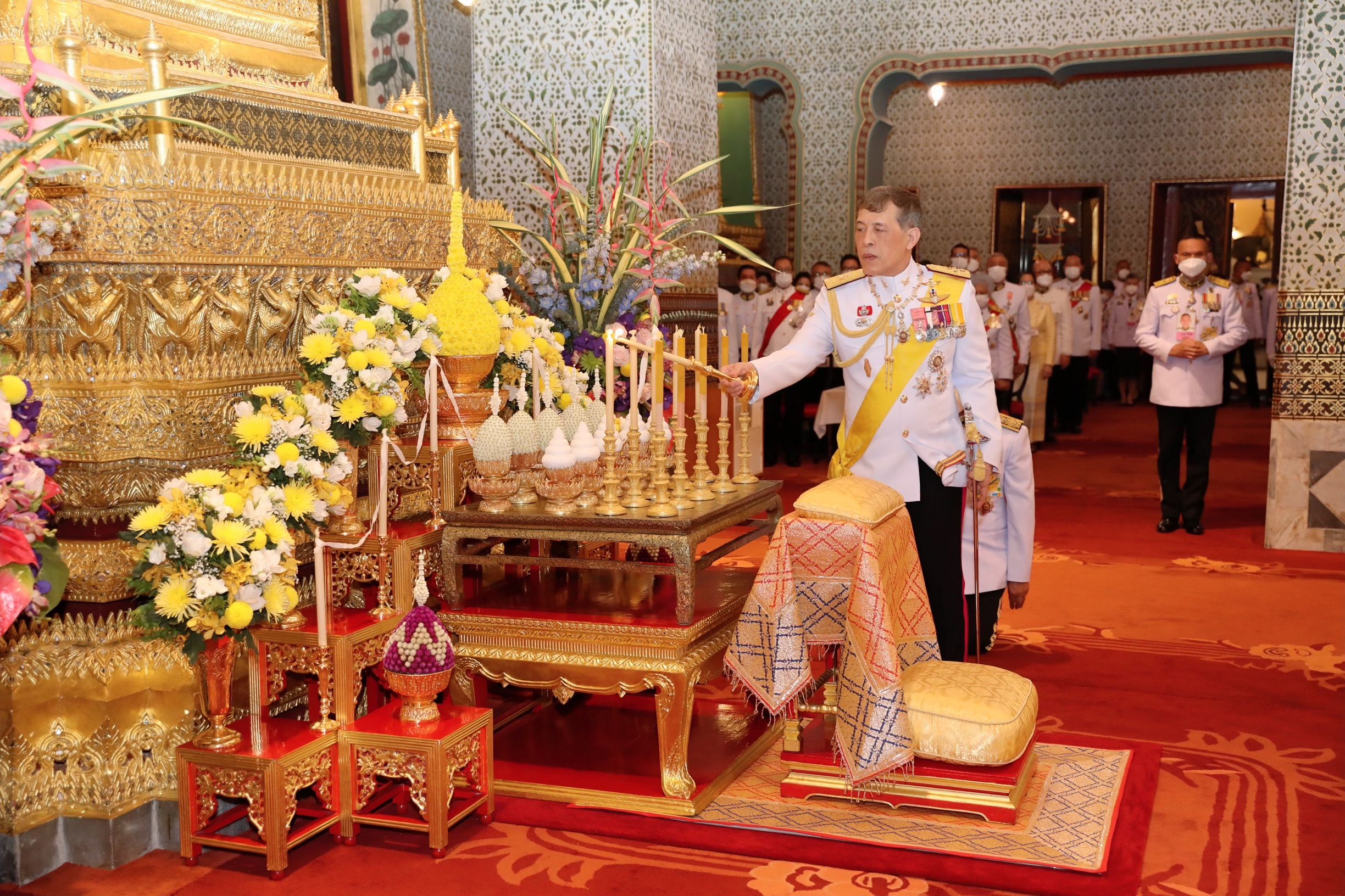 "ในหลวง"ทรงบำเพ็ญพระราชกุศลทักษิณานุปทานวันคล้ายวันพระราชสมภพ "ร.9"