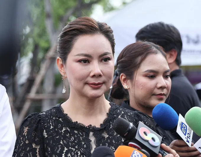“บุ๋ม ปนัดดา” นำทีมมูลนิธิองค์กรทำดี ตั้งโรงทานดูแลปชช.เข้าสักการะ "สมเด็จพระพันปีหลวง" 