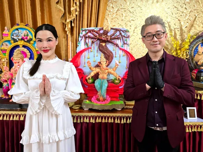 “ปิ๊งปิ๊ง รภัทร” ฝากตัวเป็นลูกศิษย์ “อาจารย์พิทักษ์” สวดมนต์เสริมดวงก่อนบินทำงานที่ฮ่องกง