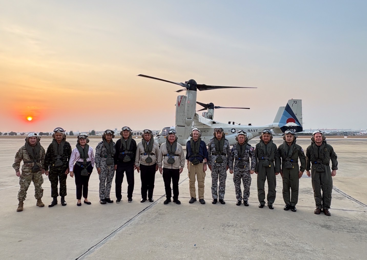 “ทัพเรือสหรัฐฯ” โชว์สมรรถนะ “F35”และ“F18” ให้“บิ๊กอ้วน”ชมใกล้ชิด