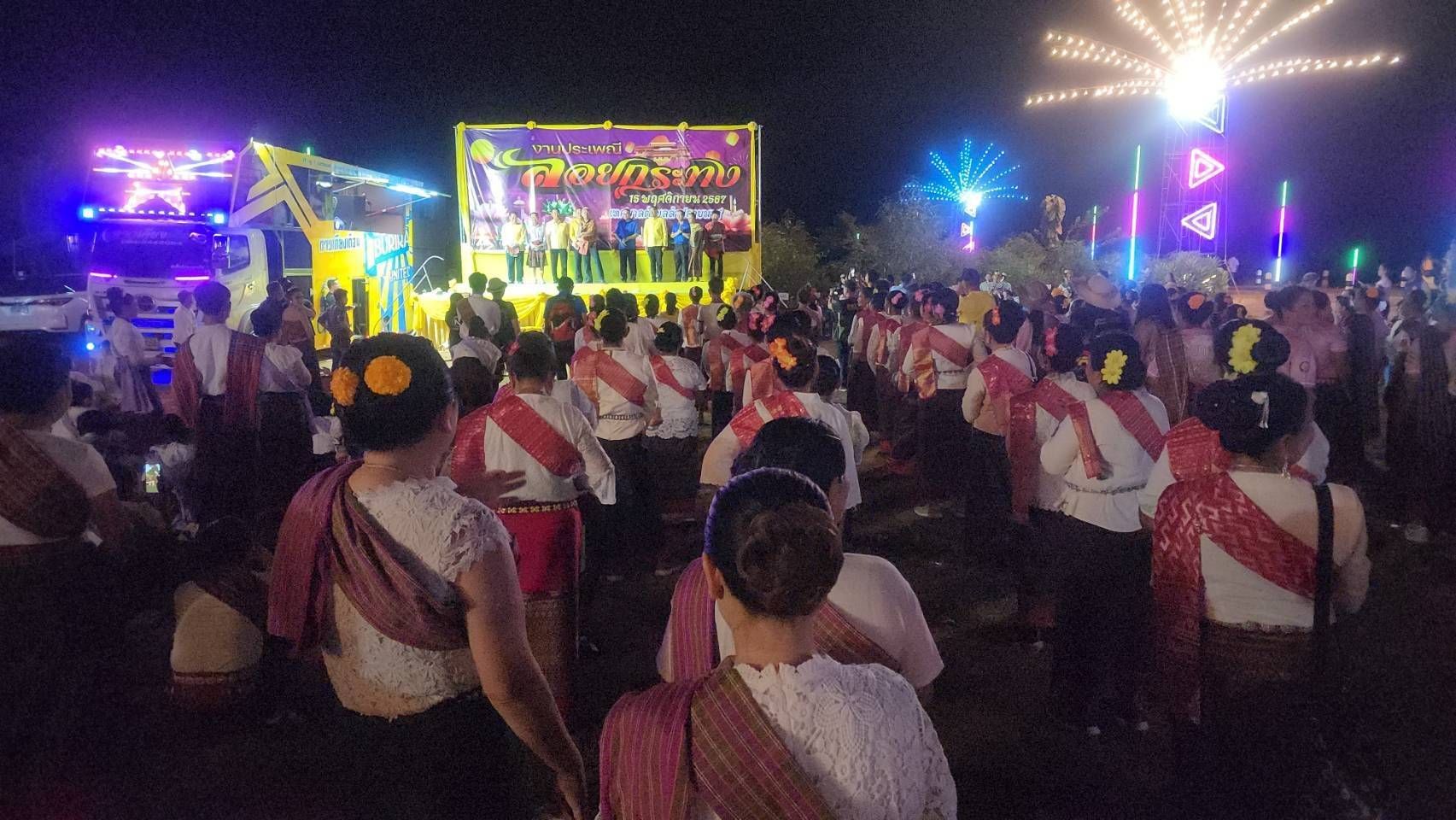 บุรีรัมย์ เริ่มแล้ว ประเพณีลอยกระทง งานมหกรรมของดีลำปลายมาศ ตระการตา ขบวนฟ้อนรำ อย่างยิ่งใหญ่