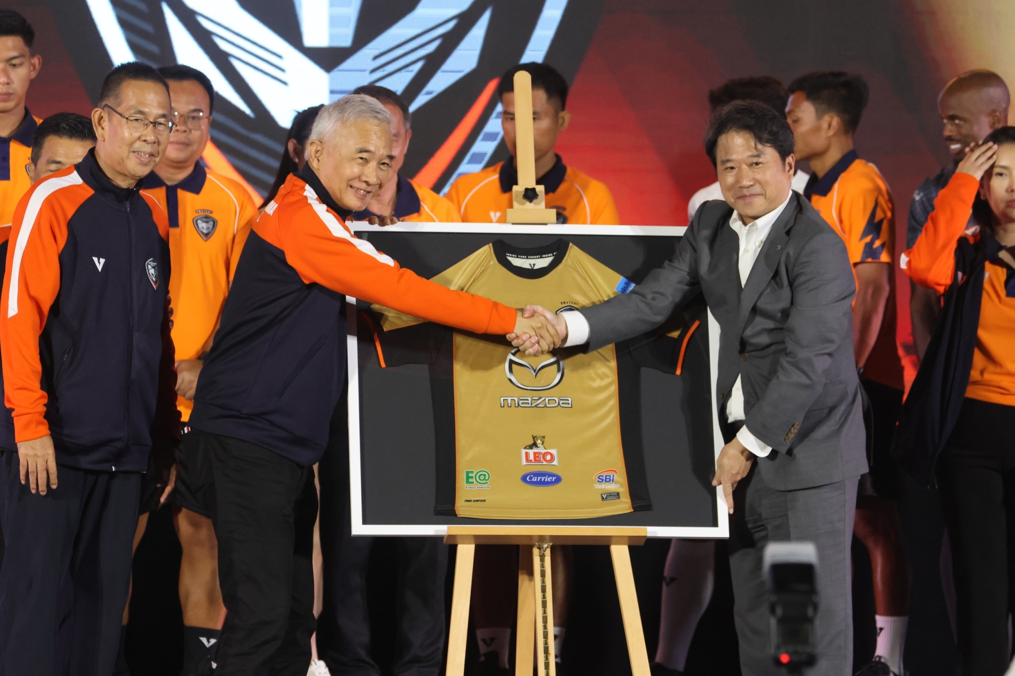 'สุวัจน์-เทวัญ' เปิดตัวสวาทแคท ของแทร่  สู้ศึกฟุตบอลไทยลีก 1 ฤดูกาล 2024/25