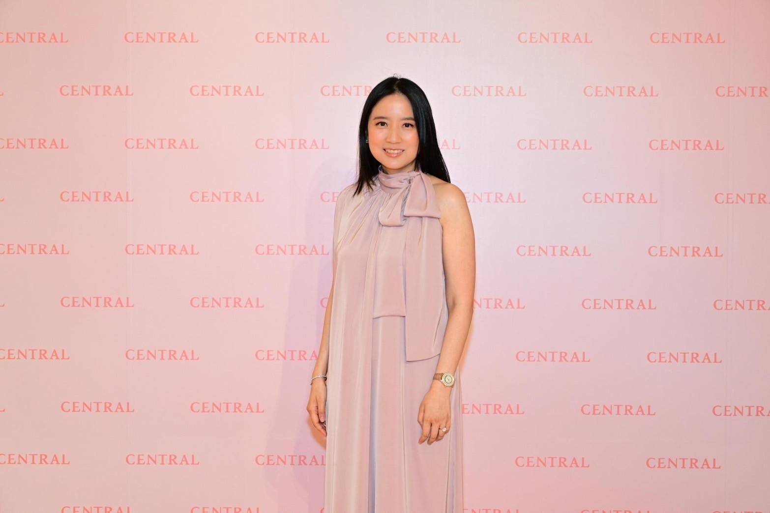 “ห้างเซ็นทรัลชิดลม” ปรับโฉมใหญ่ในรอบ 50 ปี จาก Identity สีแดงเซ็นทรัลสู่สี “Chidlom Pink” แห่งเดียวในไทย